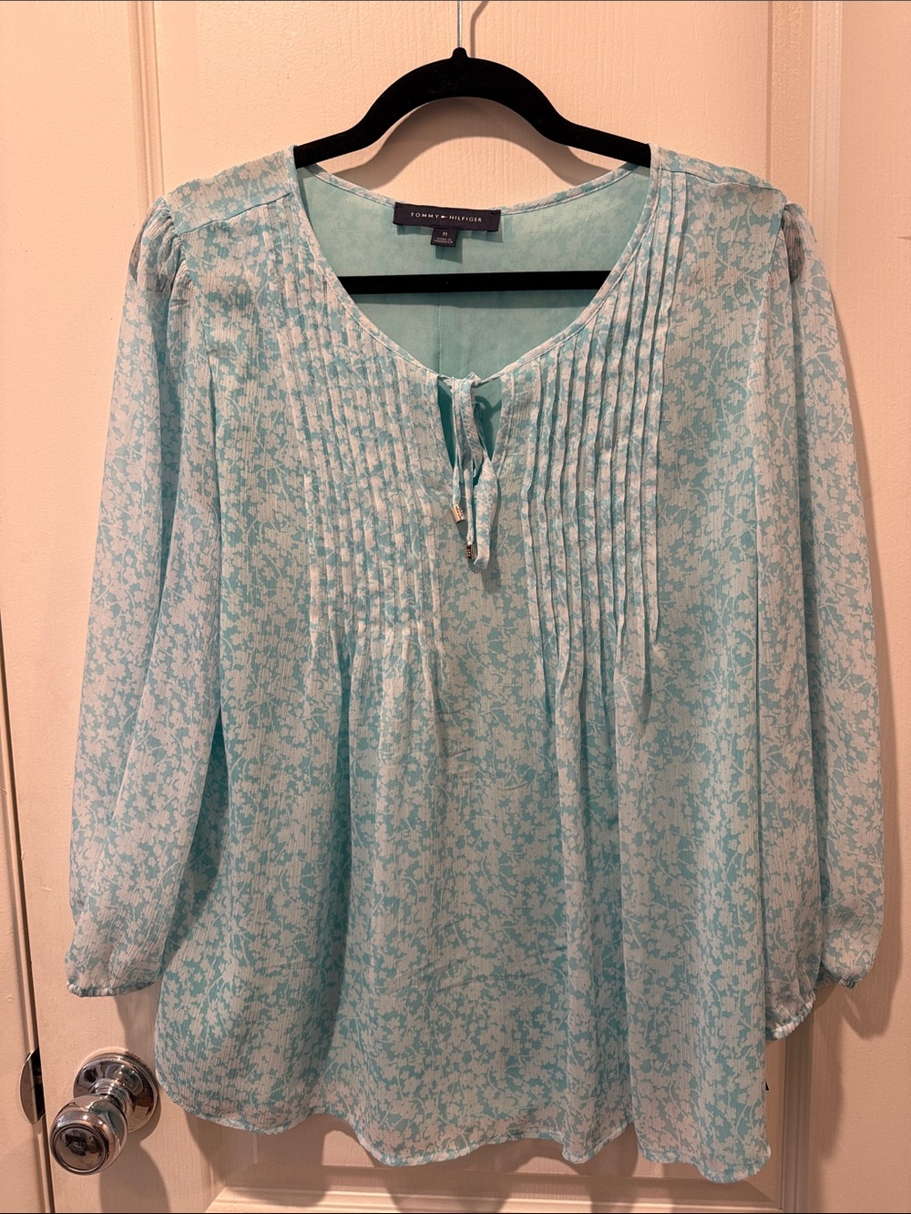 EUC Tommy Hilfiger Mint Blue Floral Pintuck Tie-Neck Blouse